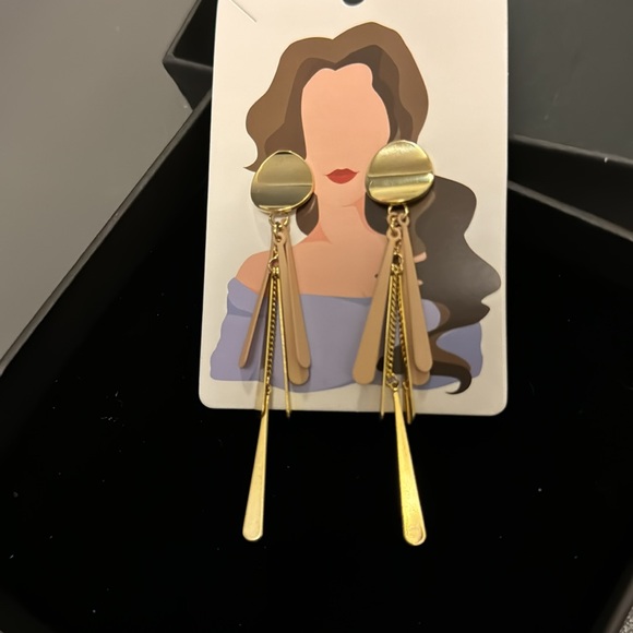 Great Deal Gorgeous Earrings - Picture 2 of 4